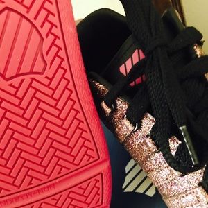 Kswiss girls *able to fit a women sz 6.5 and 7.5